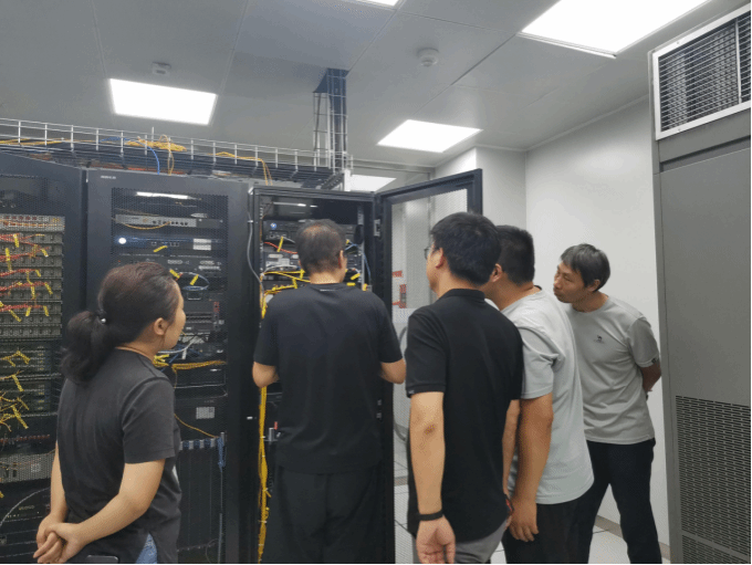 无惧困难连续奋战 全力以赴抢修校园受损网络和信息服务业务